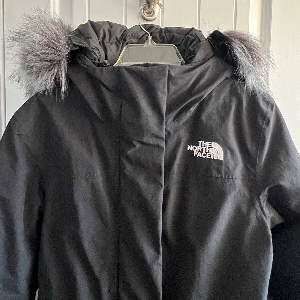 The North Face Women’s Parka Black - Picture 5 of 16